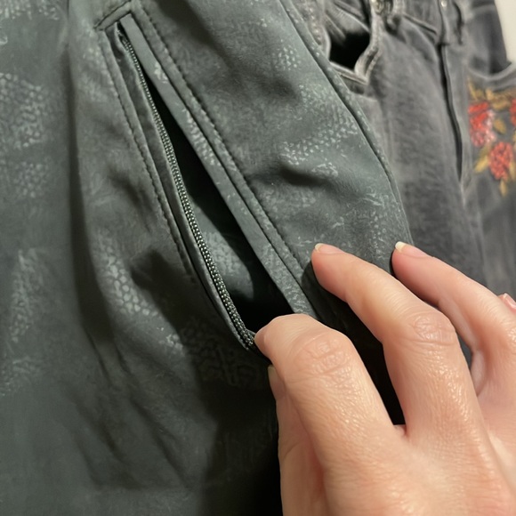 Orvis green Athletic Skort - Picture 6 of 7